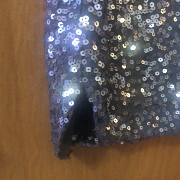 Gray sequined dress. Quarter sleeve/Mid thigh - Picture 5 of 6